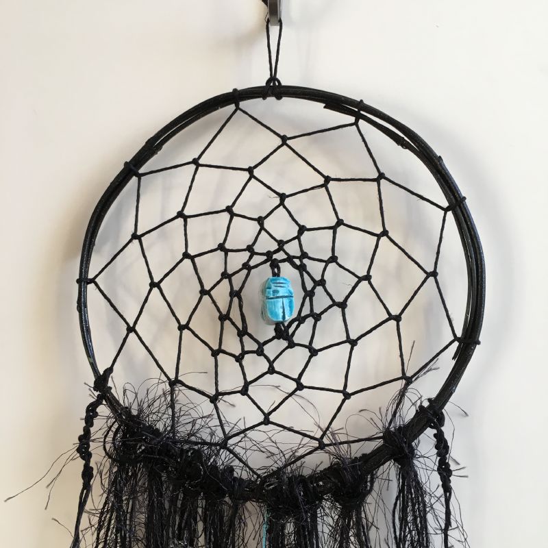 Attrape-rêves dans les tons noir et bleu "Sacha"