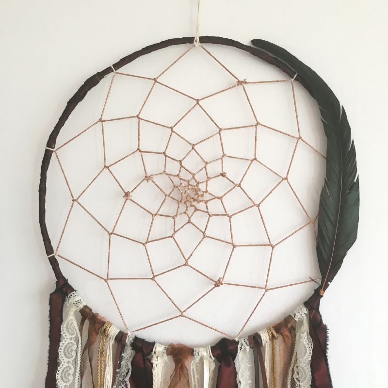 Déco plumes : Attrape-rêves "Savana" dans les tons cuivre, pourpre, ivoire