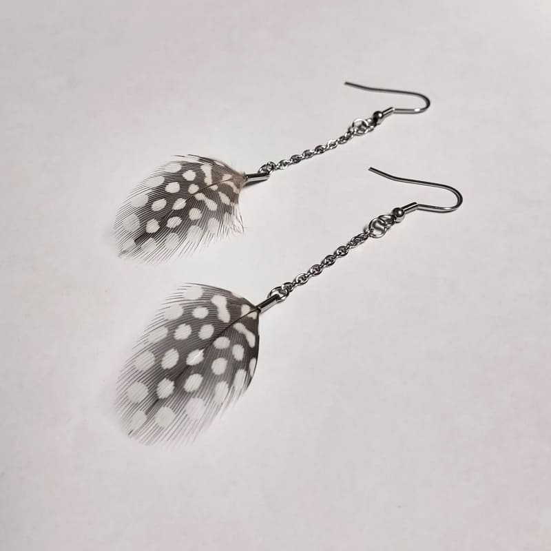 Boucles d'oreilles TOUINI en plumes et acier - version plumetis