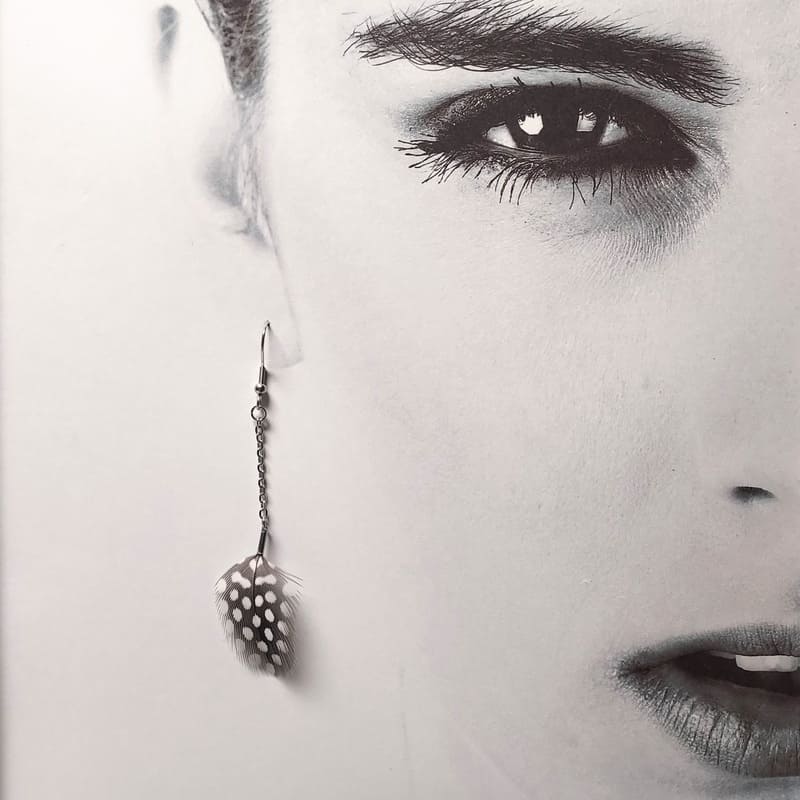 Boucles d'oreilles TOUINI en plumes et acier - version plumetis