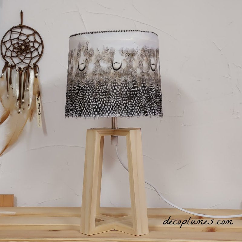 lampe-de-table-bois-et-abat-jour-plumes-decoplumes