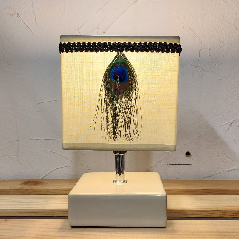 lampe-plumes-de-paon-decoplumes-2