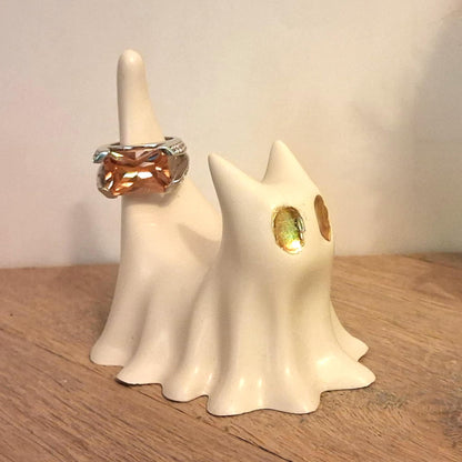 Petit chat fantôme blanc à parfumer avec yeux dorés porte-bagues, création artisanale Décoplumes.