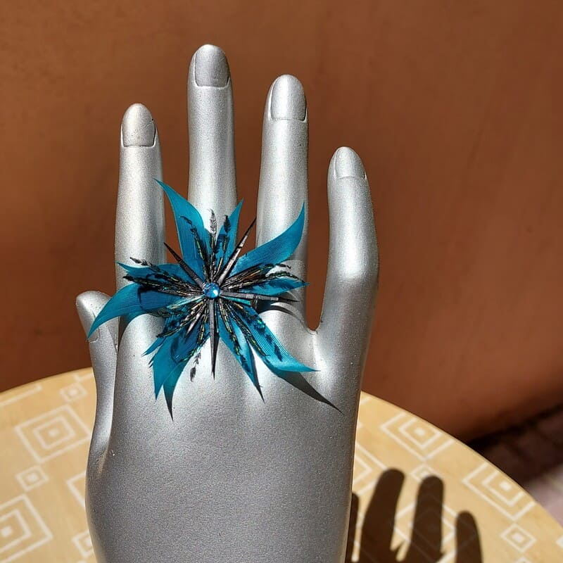 Bague Fidji en plumes bleu turquoise