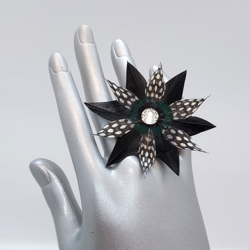 Bague Stella en plumes noires et plumetis