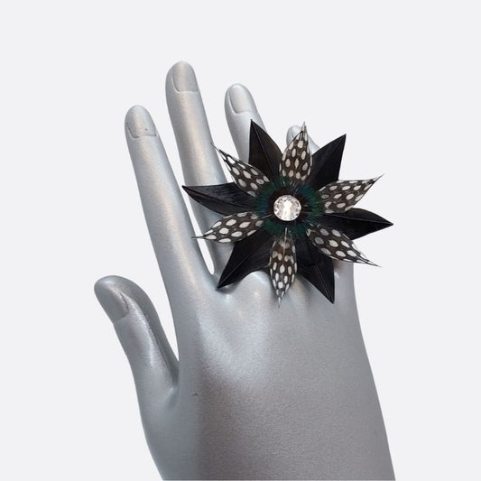 Bague Stella en plumes noires et plumetis