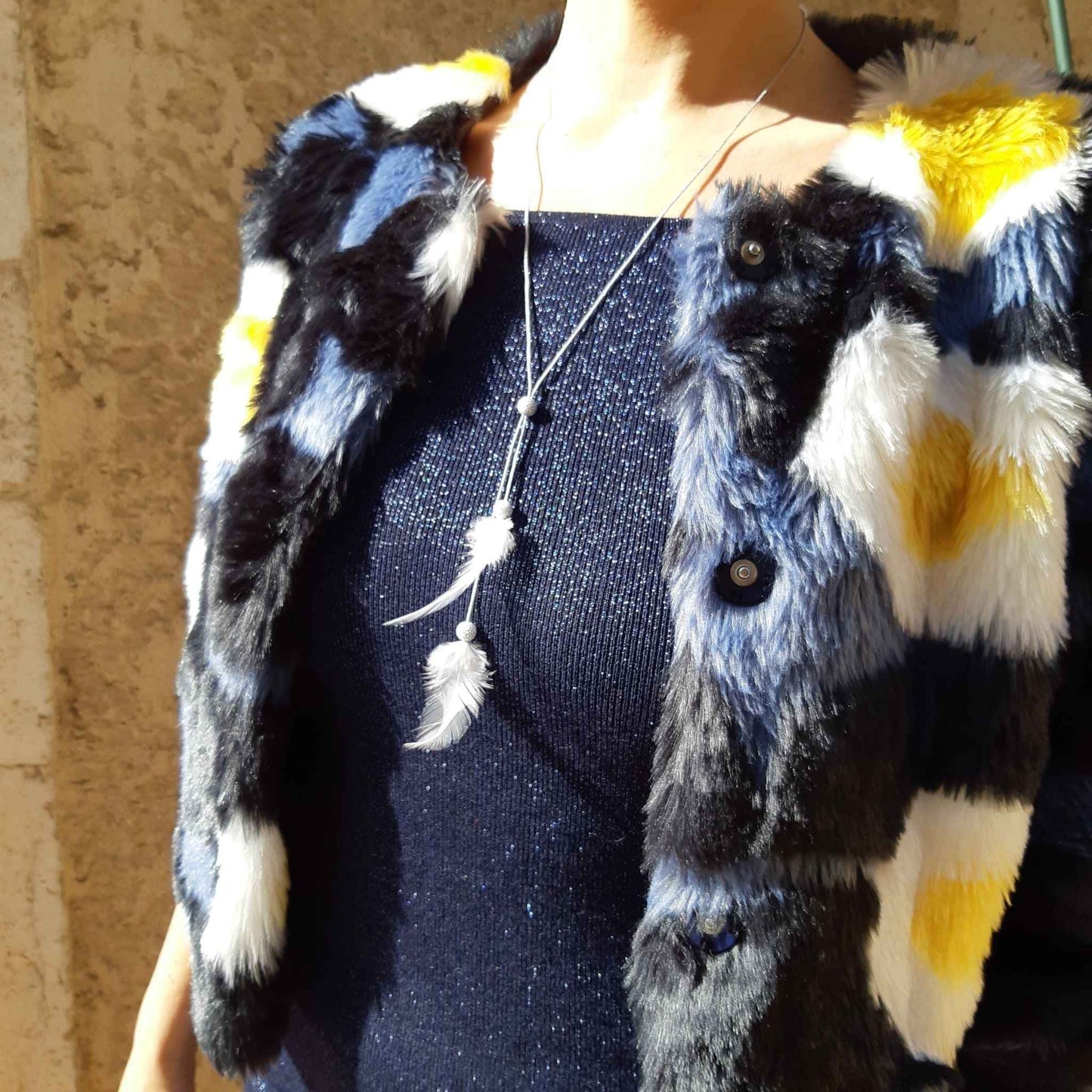 collier-sautoir de chez décoplumes composé de perles et de deux plumes - variante blanc
