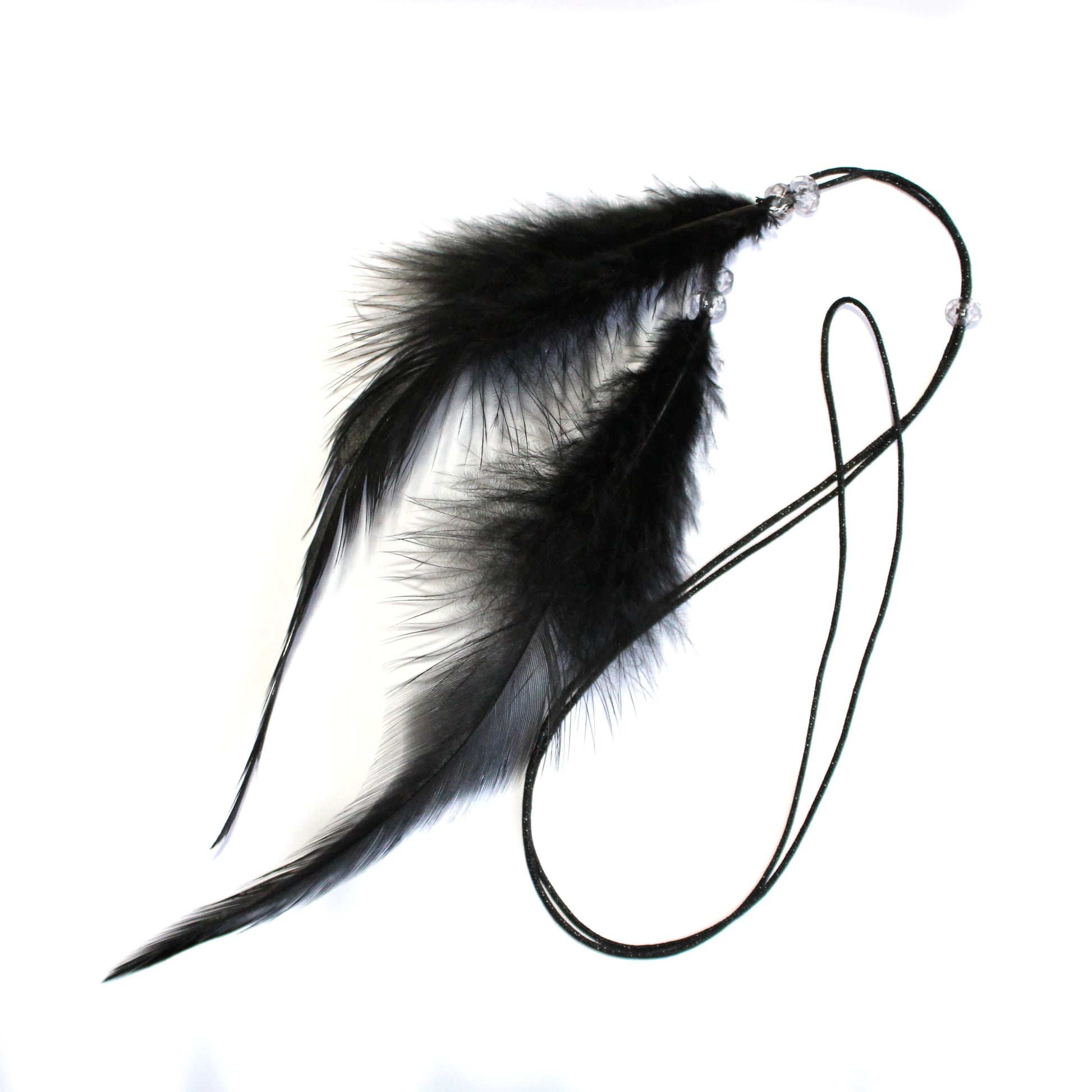 collier-sautoir de chez décoplumes composé de perles et de deux plumes - variante noir