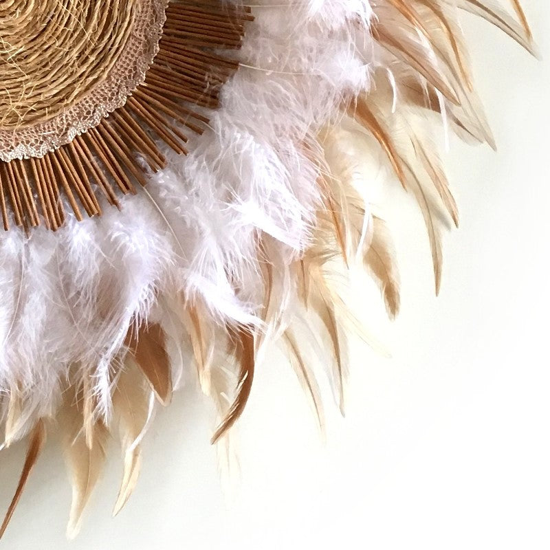 Déco murale façon juju hat plumes, bois, dentelle et corde 100% naturel