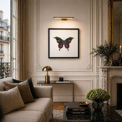 decoplumes-papillon - œuvre d'art réalisée en plumes de faisan et de paon et appelé "le paon du jour"