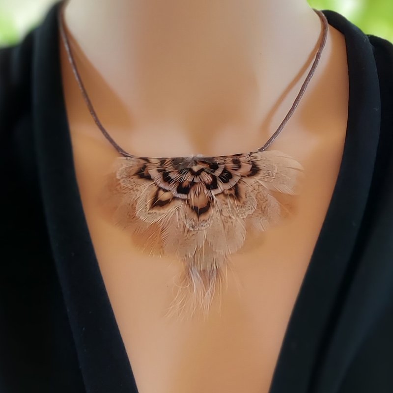 decoplumes-plastron-collier-plumes-naturelles