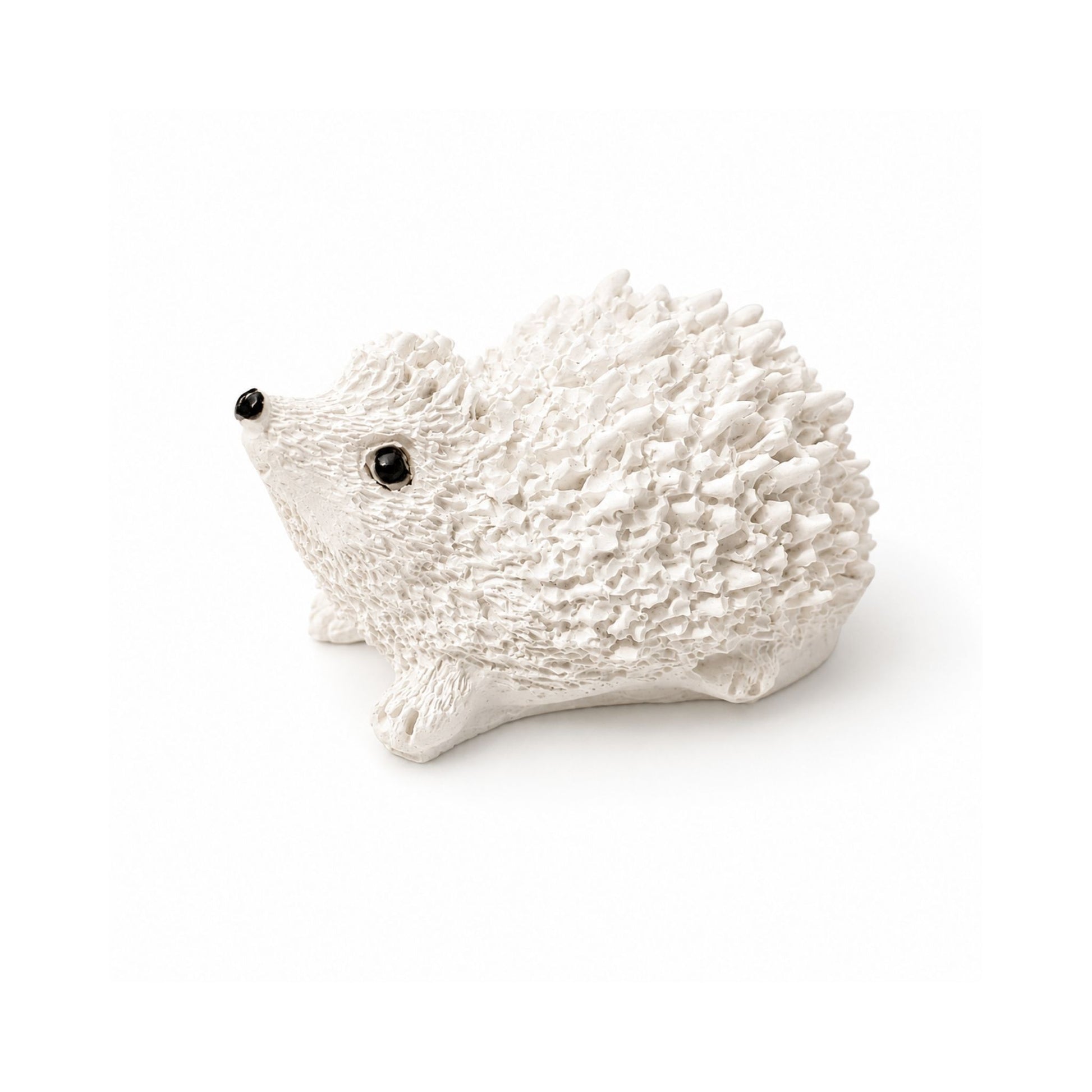 Petit hérisson décoratif blanc à parfumer en matière minérale artisanale avec finition mate et détails texturés