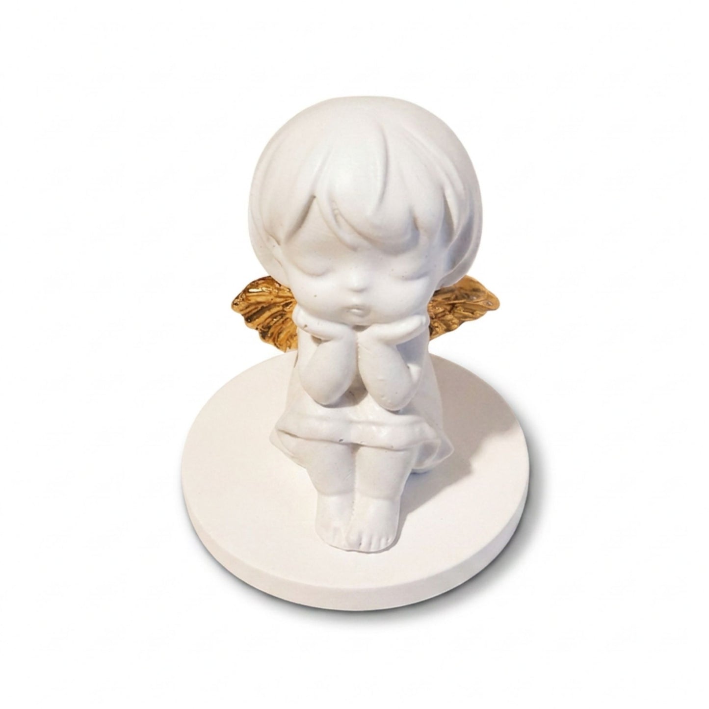 Petit ange décoratif blanc à parfumer avec ailes finition feuille d’or, sur plateau blanc assorti, création artisanale Décoplumes