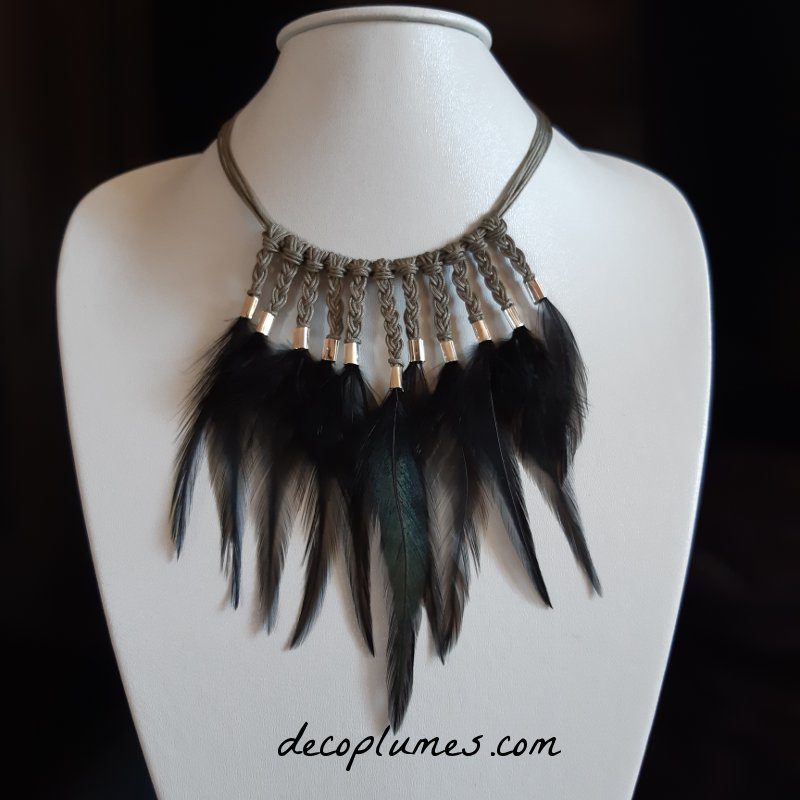 collier-plumes-noires-decoplumes-cleopatre-plastron